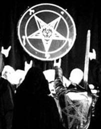 Pledge-to-Baphomet-hand-sign.JPG